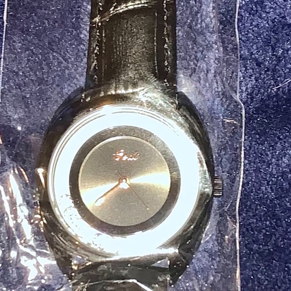Women’s fashion dress watch with leather band NWT. - Picture 6 of 6